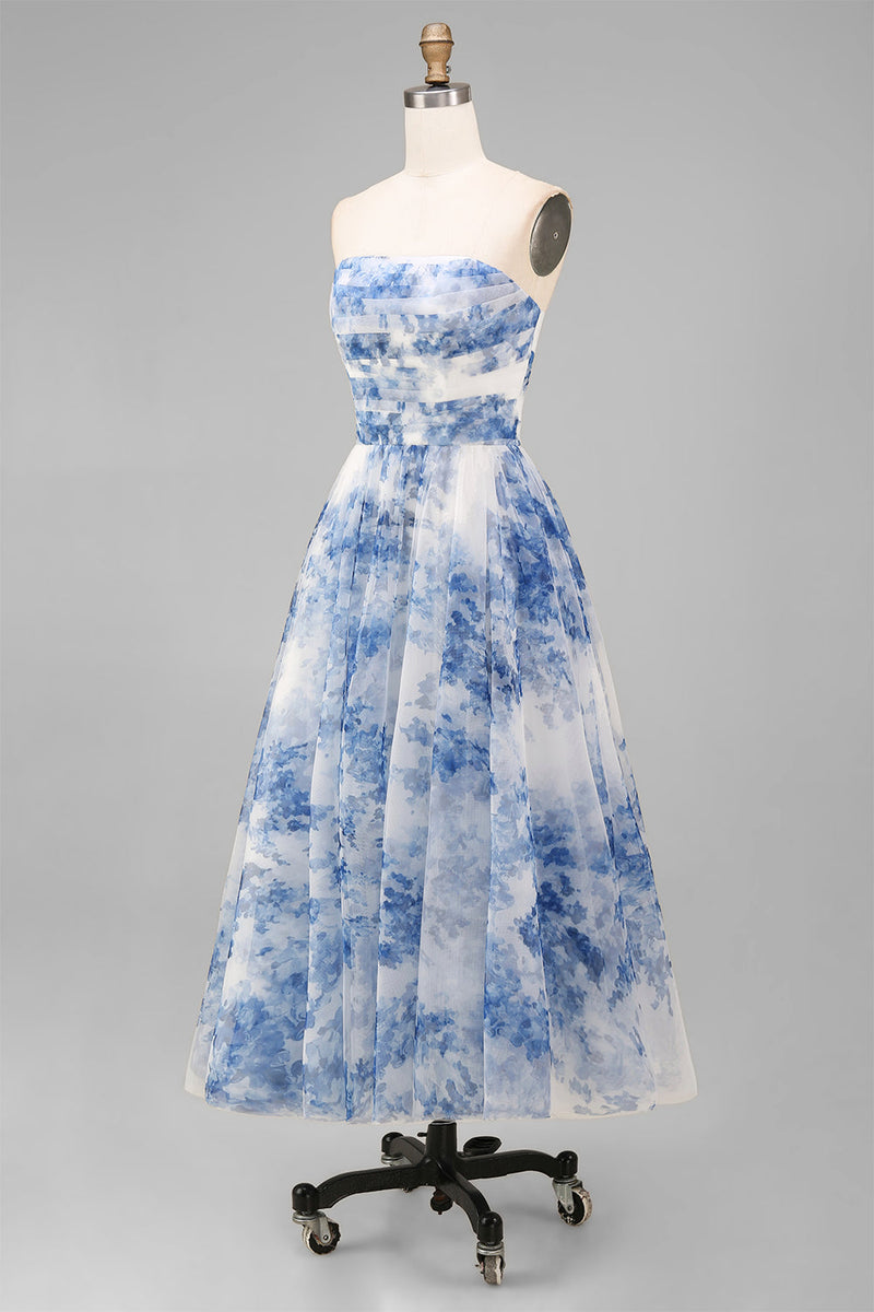 Laden Sie das Bild in den Galerie-Viewer, Weißblaues, blumiges trägerloses A-Linien-Runden-Midi-Kleid