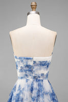 Laden Sie das Bild in den Galerie-Viewer, Weißblaues, blumiges trägerloses A-Linien-Runden-Midi-Kleid