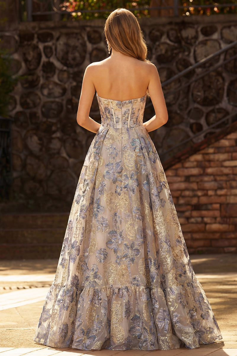 Laden Sie das Bild in den Galerie-Viewer, Staubiges Blaues Jacquard A Linie Korsett Trägerloses Langes Abschlussballkleid mit Schlitz