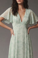 Laden Sie das Bild in den Galerie-Viewer, Dusty Sage V-Ausschnitt Chiffon A-Linie Midi Kleid mit kurzen Ärmeln