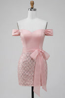 Laden Sie das Bild in den Galerie-Viewer, Off-the-shoulder pinke Bodycon-Pailletten-Homecoming-Kleid mit Gürtel