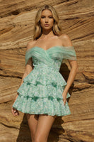 Laden Sie das Bild in den Galerie-Viewer, Hellgrünes, schulterfreies, gestuftes A-Linien-Blumen-Homecoming-Kleid