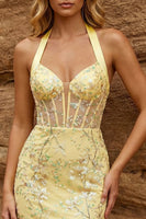 Laden Sie das Bild in den Galerie-Viewer, Gelbes, transparentes Korsett, Neckholder-Neckholder-Bodycon Blumen-Homecoming-Kleid mit Pailletten