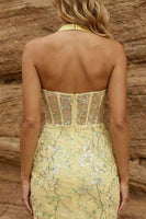 Laden Sie das Bild in den Galerie-Viewer, Gelbes, transparentes Korsett, Neckholder-Neckholder-Bodycon Blumen-Homecoming-Kleid mit Pailletten
