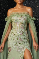 Laden Sie das Bild in den Galerie-Viewer, Grünes Rüschen Trägerloses Korsett Meerjungfrauen Abendkleid mit Schlitz
