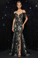 Laden Sie das Bild in den Galerie-Viewer, Glitzerndes Schwarzes Applikiertes Kaltschulter Meerjungfrauen Abendkleid mit Schlitz