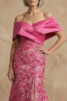 Laden Sie das Bild in den Galerie-Viewer, Fuchsia Blumen Schulterfreies Meerjungfrau Langes Mutter der Braut Kleid mit Schlitz