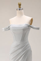 Laden Sie das Bild in den Galerie-Viewer, Hellgraues Schulterfreies Meerjungfrauen Plissiertes Langes Ballkleid mit Schlitz