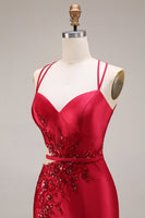 Laden Sie das Bild in den Galerie-Viewer, Rotes Applikiertes Meerjungfrauen Satin Langes Ballkleid mit Schlitz