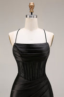 Laden Sie das Bild in den Galerie-Viewer, Schwarzes Satin Spaghettiträger Meerjungfrauen Langes Abendkleid mit Schlitz