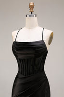 Laden Sie das Bild in den Galerie-Viewer, Schwarzes Satin Spaghettiträger Meerjungfrauen Langes Abendkleid mit Schlitz