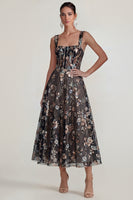Laden Sie das Bild in den Galerie-Viewer, Glitzerndes Rosa Applikiertes Quadratisches Korsett Midi Kleid