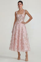 Laden Sie das Bild in den Galerie-Viewer, Glitzerndes Rosa Applikiertes Quadratisches Korsett Midi Kleid
