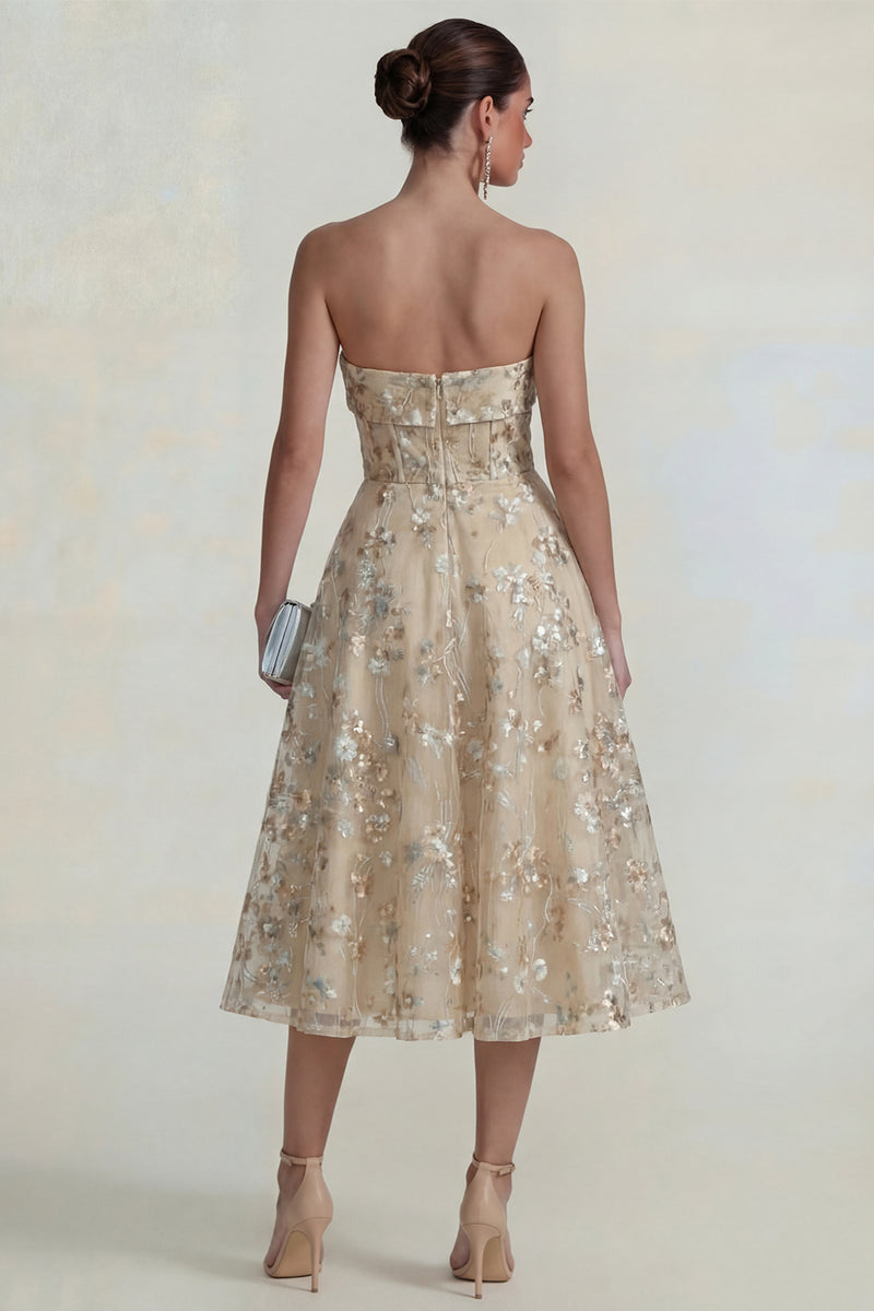 Laden Sie das Bild in den Galerie-Viewer, Glitzerndes Blumen Applikiertes Rosa Trägerloses A-Linie Midi Kleid