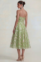 Laden Sie das Bild in den Galerie-Viewer, Glitzerndes Blumen Applikiertes Rosa Trägerloses A-Linie Midi Kleid