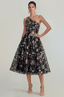 Laden Sie das Bild in den Galerie-Viewer, Glitzerndes Blumen Applikiertes Rosa Ein Schulter A-Linie Midi Kleid