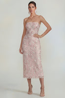 Laden Sie das Bild in den Galerie-Viewer, Glitzerndes Blumen Applikiertes Rosa Trägerloses Midi Kleid