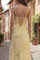 Laden Sie das Bild in den Galerie-Viewer, Gelbes A-Linie Spaghetti-Träger Rückenschnürung Langes Abschlussballkleid mit Blumenstickerei