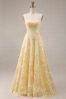 Laden Sie das Bild in den Galerie-Viewer, Gelbes A-Linie Quadrathals Langes Ballkleid mit Stickerei