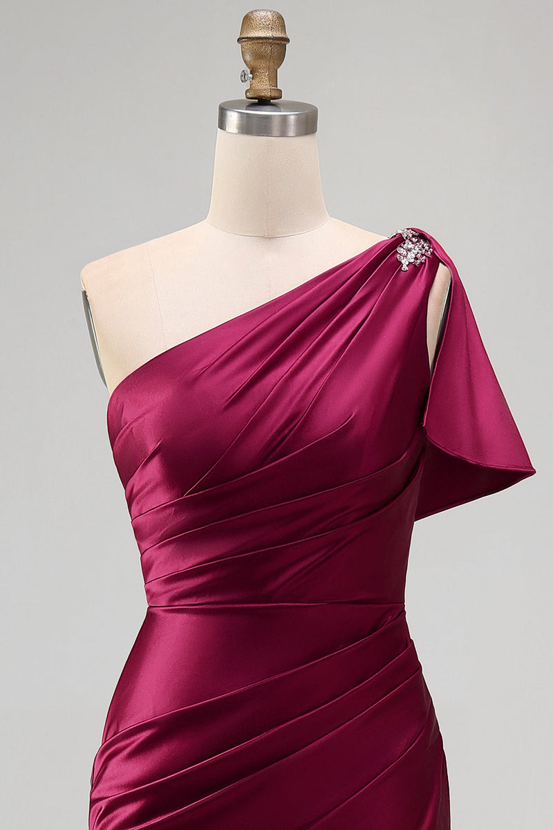 Laden Sie das Bild in den Galerie-Viewer, Ein Schulter-Burgunderrot gerafftes Satin-Meerjungfrauen-Maxi-Maxi-Kleidungsstück mit Seitenschlitz