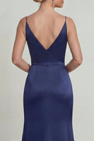 Laden Sie das Bild in den Galerie-Viewer, Marineblaues Satin Spaghettiträger Applikiertes Mutter der Braut Kleid mit Schlitz