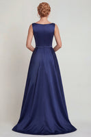Laden Sie das Bild in den Galerie-Viewer, Marineblaues Bootsausschnitt A-Linie Satin Mutter der Braut Kleid mit Applikationen