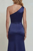 Laden Sie das Bild in den Galerie-Viewer, Marineblaues Einschulter Applikiertes Meerjungfrauen Satin Brautmutter Kleid mit Schlitz