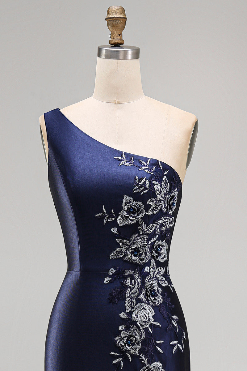 Laden Sie das Bild in den Galerie-Viewer, Marineblaues Einschulter Applikiertes Meerjungfrauen Satin Brautmutter Kleid mit Schlitz