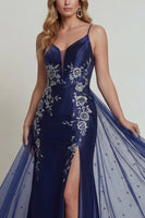 Laden Sie das Bild in den Galerie-Viewer, Marineblaues Spaghettiträger Hülle Satin Mutter der Braut Kleid mit Schlitz