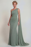 Laden Sie das Bild in den Galerie-Viewer, Staubiges Salbei Meerjungfrauen Chiffon Einschulter Mutter der Braut Kleid mit Seitenumhang