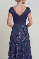 Laden Sie das Bild in den Galerie-Viewer, Marineblaues Pailletten A-Linie V-Ausschnitt Langes Mutter der Braut Kleid mit Mützenärmeln