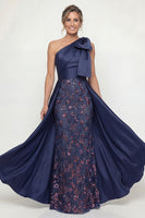 Laden Sie das Bild in den Galerie-Viewer, Einschulter Blaues Pailletten Mutter der Braut Kleid mit Umhang