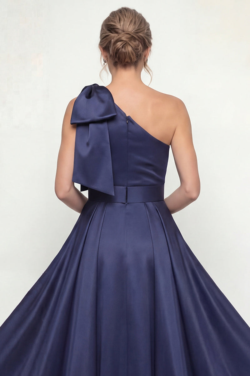 Laden Sie das Bild in den Galerie-Viewer, Einschulter Blaues Pailletten Mutter der Braut Kleid mit Umhang