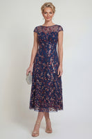 Laden Sie das Bild in den Galerie-Viewer, Glitzerndes Marineblaues Pailletten Bootsausschnitt Midi Mutter der Braut Kleid