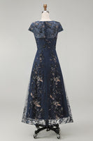 Laden Sie das Bild in den Galerie-Viewer, Glitzerndes Marineblaues Pailletten Bootsausschnitt Midi Mutter der Braut Kleid