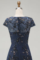 Laden Sie das Bild in den Galerie-Viewer, Glitzerndes Marineblaues Pailletten Bootsausschnitt Midi Mutter der Braut Kleid