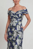 Laden Sie das Bild in den Galerie-Viewer, Marineblaues, schulterfreies Meerjungfrauen-Muster Mutter-der-Braut-Kleid mit Taschen