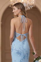 Laden Sie das Bild in den Galerie-Viewer, Hellblaues Halter-Neckholderkleid mit offenem Rücken und Brautjungfernkleid mit Stickerei