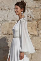 Laden Sie das Bild in den Galerie-Viewer, Elfenbein Chiffon Perlen Langes Hochzeitskleid mit Schlitz