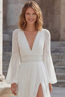 Laden Sie das Bild in den Galerie-Viewer, Elfenbein Chiffon A Linie Langes Hochzeitskleid mit Schlitz