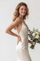 Laden Sie das Bild in den Galerie-Viewer, Elfenbein Satin Spaghetti-Träger Sweep Schleppe Meerjungfrauen Hochzeitskleid