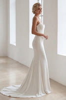 Laden Sie das Bild in den Galerie-Viewer, Elfenbein Spaghettiträger Satin Meerjungfrauen Sweep Schleppe Brautkleid mit Spitze