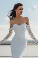 Laden Sie das Bild in den Galerie-Viewer, Elfenbein Meerjungfrauen Schulterloses Sweep Schleppe Brautkleid mit Spitze