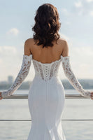 Laden Sie das Bild in den Galerie-Viewer, Elfenbein Meerjungfrauen Schulterloses Sweep Schleppe Brautkleid mit Spitze