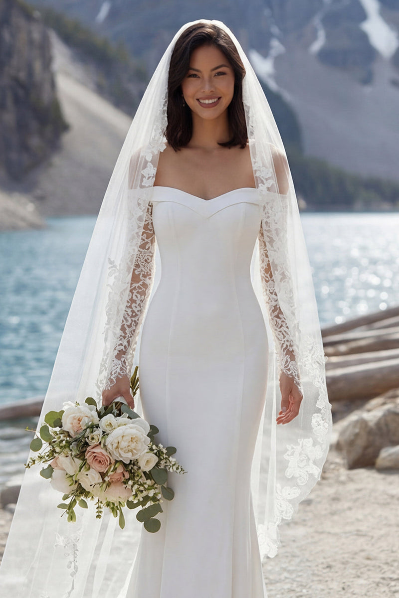 Laden Sie das Bild in den Galerie-Viewer, Elfenbein Mermaid Schulterfreies Sweep Schleppe Brautkleid mit Schlitz