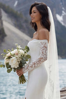 Laden Sie das Bild in den Galerie-Viewer, Elfenbein Mermaid Schulterfreies Sweep Schleppe Brautkleid mit Schlitz