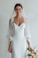 Laden Sie das Bild in den Galerie-Viewer, Elfenbein Spaghettiträger Meerjungfrauen Sweep Schleppe Hochzeitskleid mit Spitze