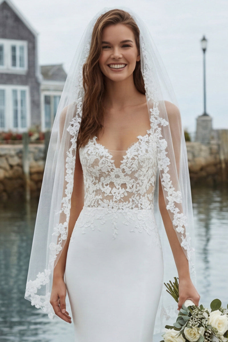 Laden Sie das Bild in den Galerie-Viewer, Elfenbeinfarbenes Meerjungfrauen-Satin-Hochzeitskleid mit Hofschleppe