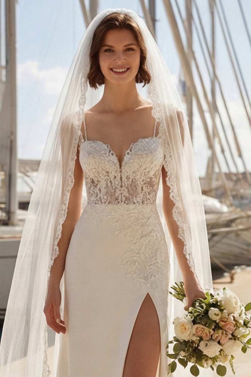 Laden Sie das Bild in den Galerie-Viewer, Meerjungfrauen-Elfenbein-Satin-Applikation Spaghettiträger Hochzeitskleid mit Schlitz