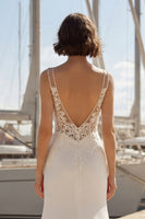 Laden Sie das Bild in den Galerie-Viewer, Meerjungfrauen-Elfenbein-Satin-Applikation Spaghettiträger Hochzeitskleid mit Schlitz